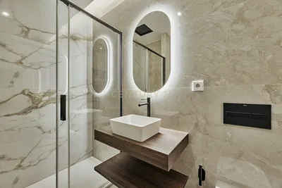 Badezimmer; renoviert, fliesenboden, tageslicht, moderner stil