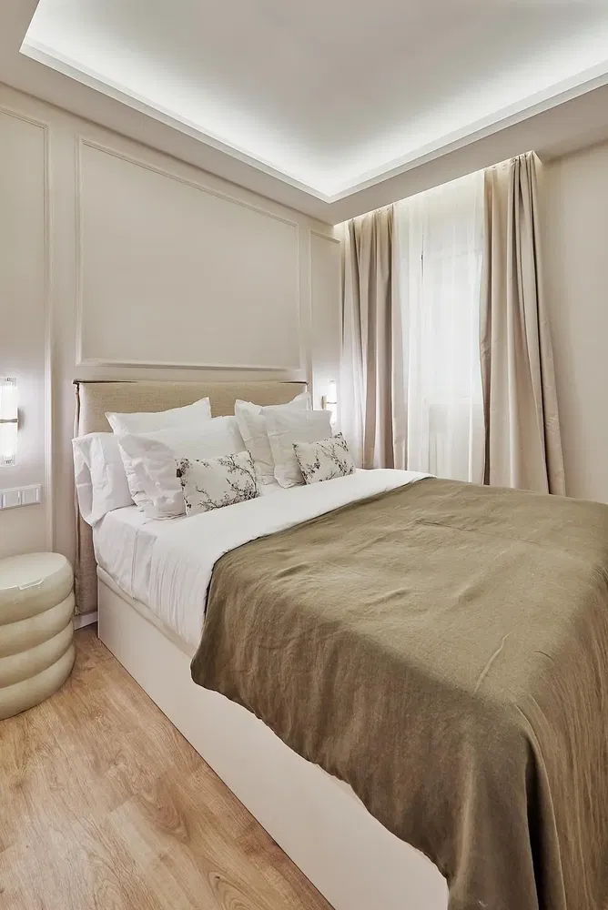 Schlafzimmer; tageslicht, moderner stil, holzboden