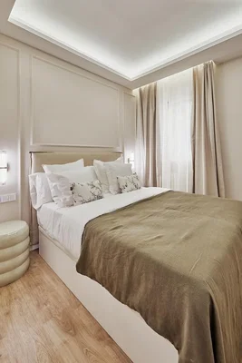 Yatak odası; doğal ışık, modern stil, ahşap zemin