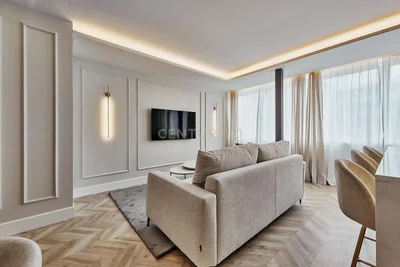 Salón; luz natural, estilo moderno, suelo de madera