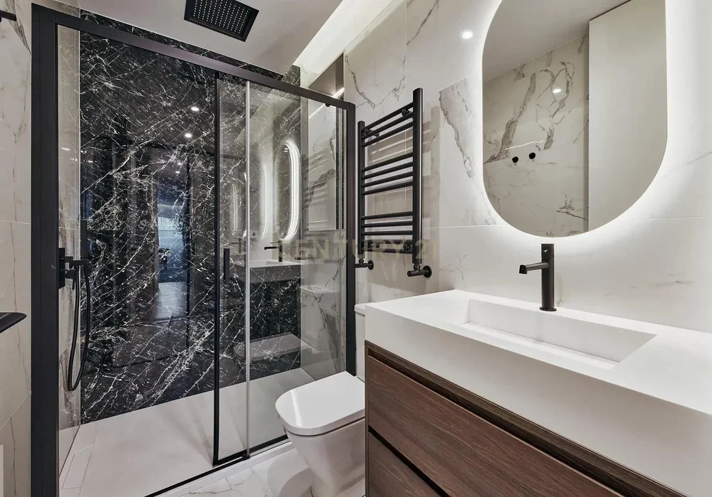 Salle de bain; carrelage, rénové, lumière naturelle