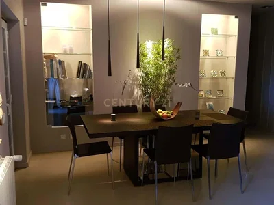 Salle à manger; style moderne, lumière naturelle
