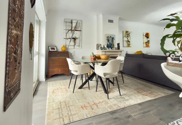 Oturma odası; doğal ışık, modern stil