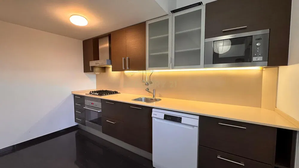 Küche; küchengeräte, renoviert, tageslicht