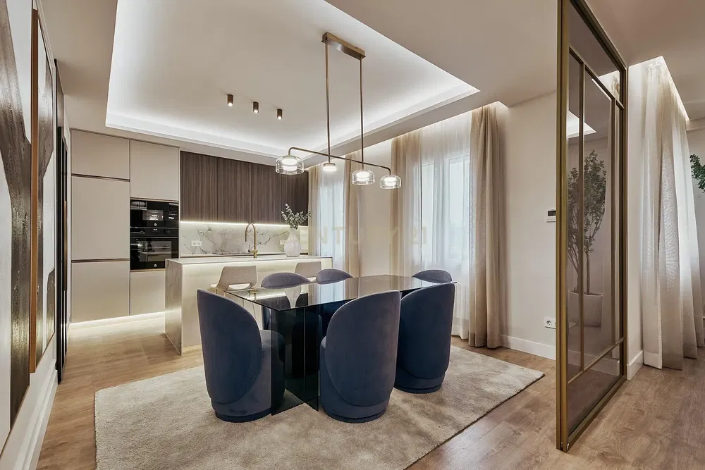 Küche; küchengeräte, tageslicht, moderner stil, renoviert