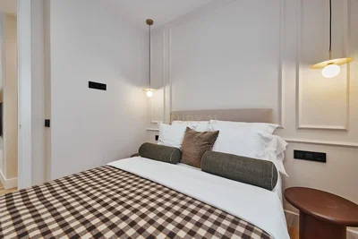 Yatak odası; doğal ışık, modern stil