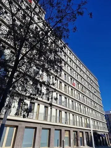 Casa y alrededores; vista