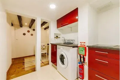 Küche; holzbalken, holzboden, tageslicht