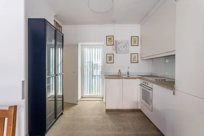 Küche; fliesenboden, tageslicht, moderner stil, küchengeräte