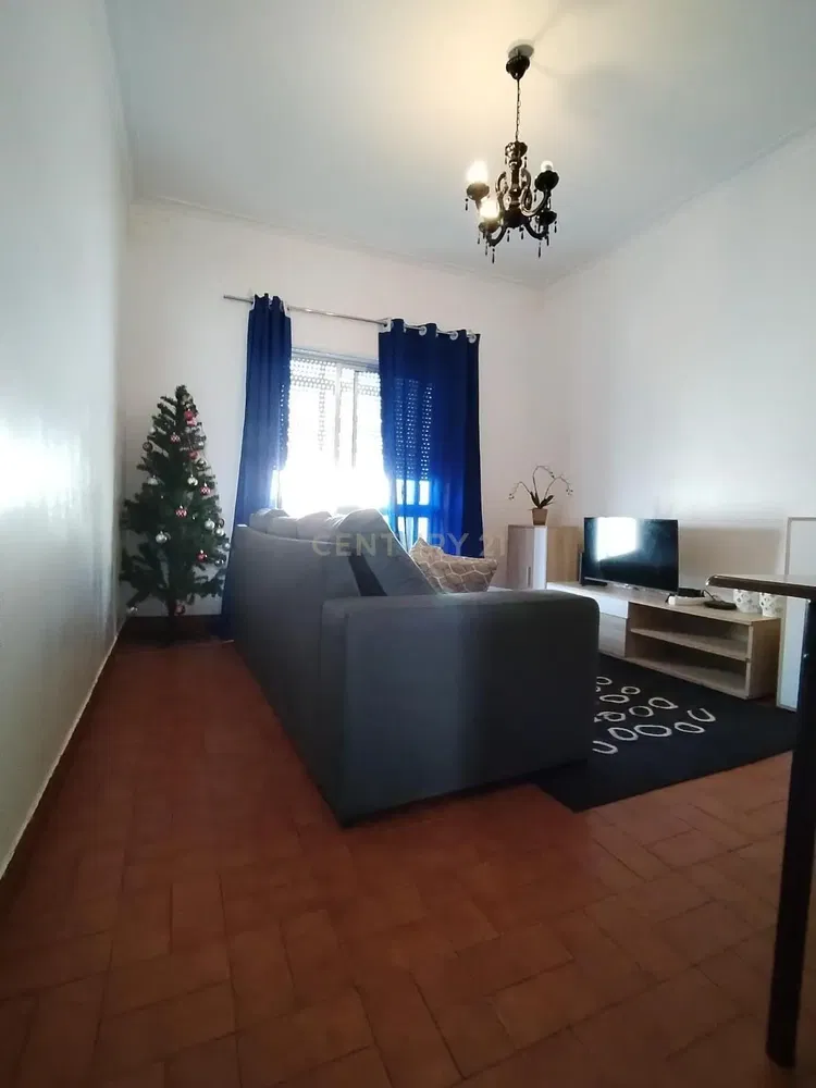 Дневна соба; природно светло, плочице, модерни стил