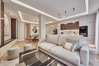 Woonkamer; natuurlijk licht, moderne stijl, gerenoveerd