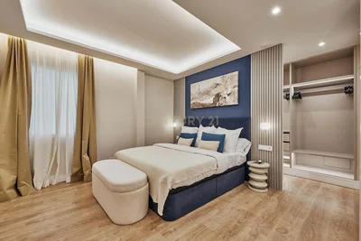 Ložnice; přirozené světlo, moderní styl, dřevěná podlaha, po rekonstrukci