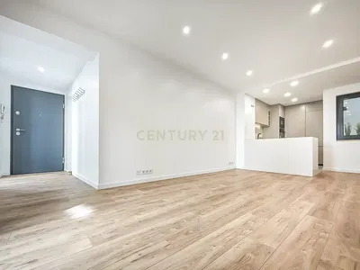 Wohnzimmer; tageslicht, renoviert, holzboden