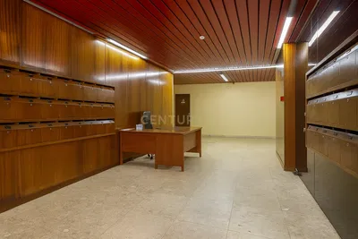 Garderobe; fliesenboden