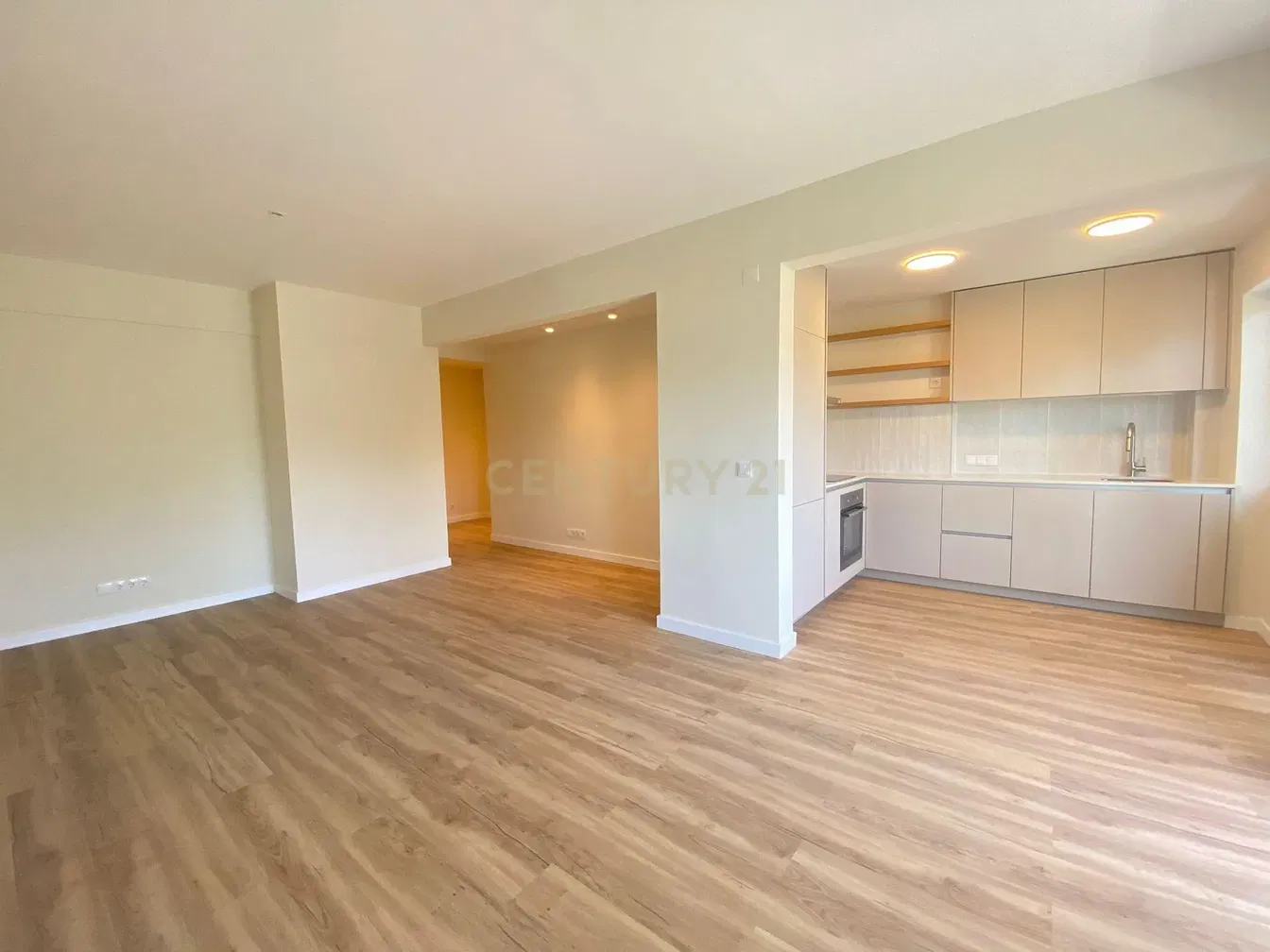 Küche; holzboden, renoviert, tageslicht