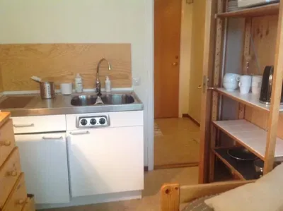 Küche; küchengeräte, holzboden