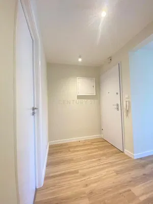 Garderobe; holzboden, tageslicht, renoviert