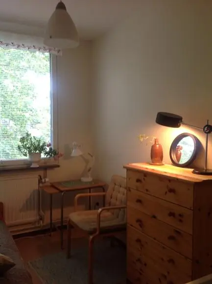 Schlafzimmer; tageslicht, rustikaler stil, holzboden