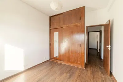 Chambre; parquet, lumière naturelle