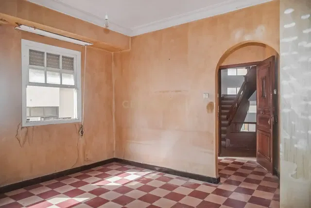 Other; needs renovation, tile floor, natural light
