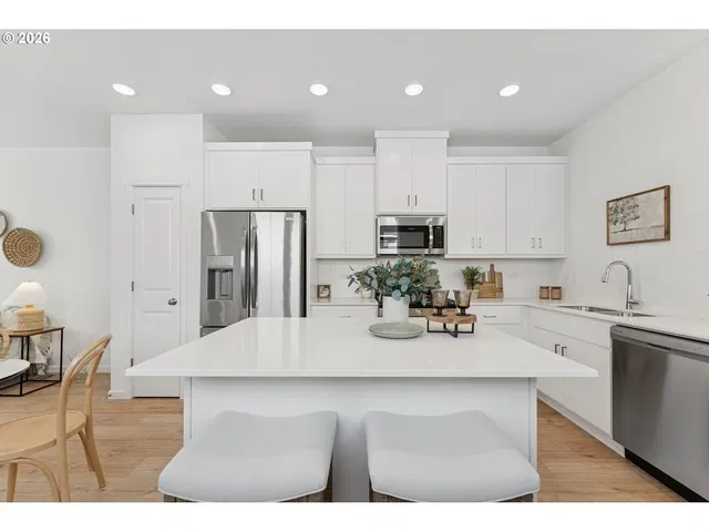 Mutfak; mutfak aletleri, doğal ışık, modern stil