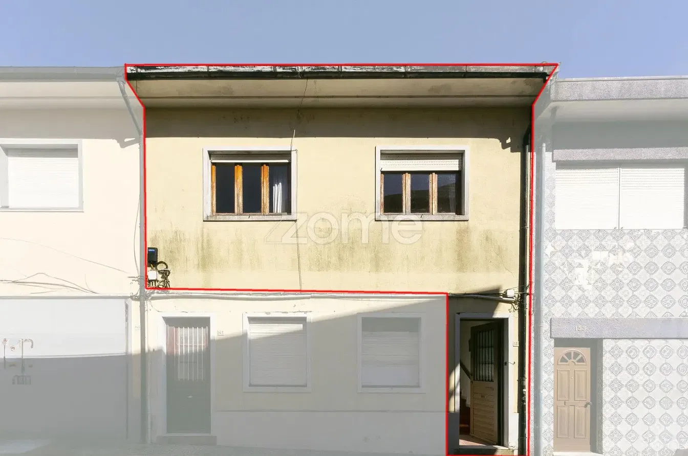 Dům a okolí; nutná rekonstrukce