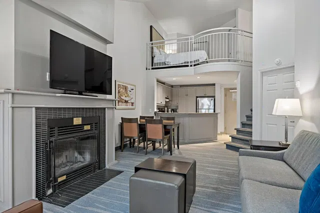 Living room; fireplace, view