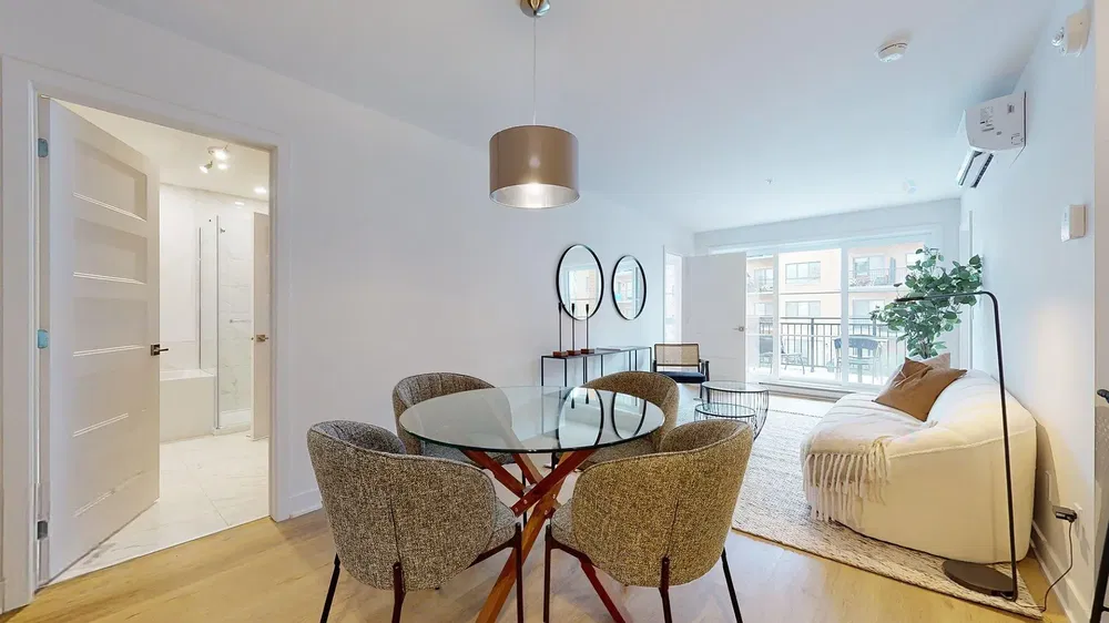 Living room; natural light, modern style, wood floor
