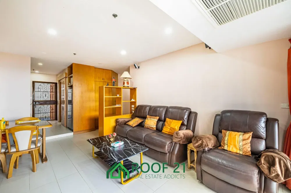 Obývací pokoj; dlažba, přirozené světlo