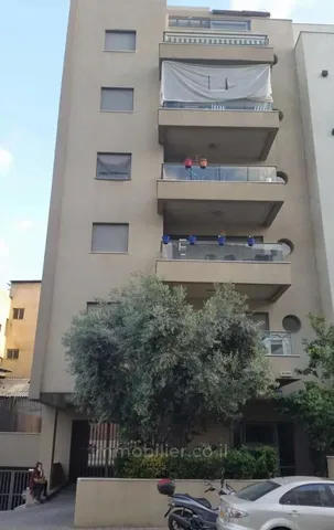 Dům a okolí; výhled