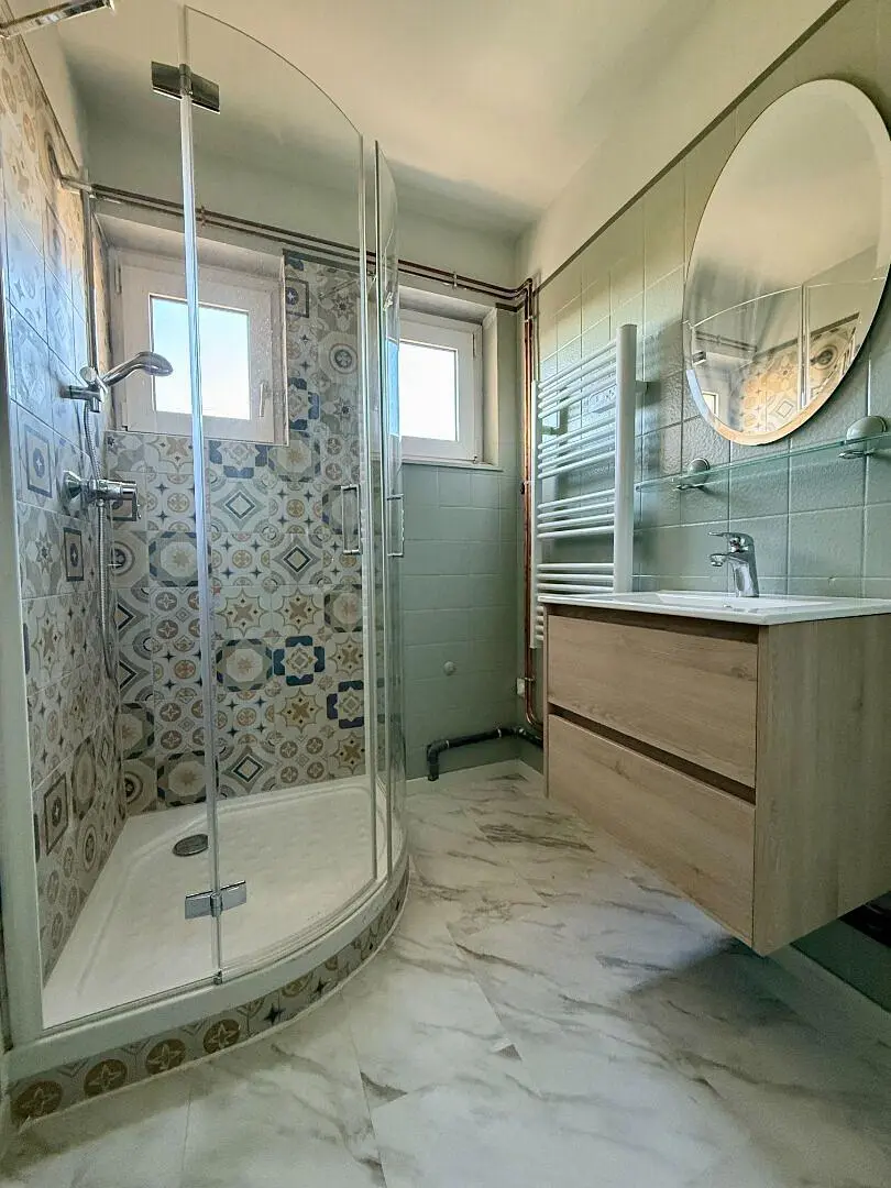 Купатило; плочице, природно светло, реновиран