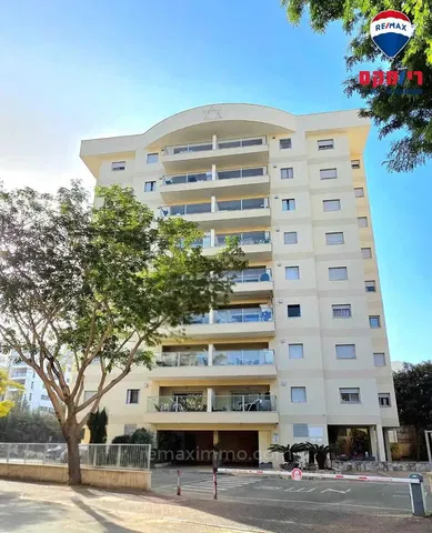 Dům a okolí; výhled