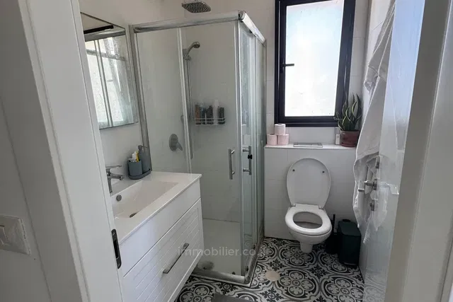 حمام; ضوء طبيعي, مجدد