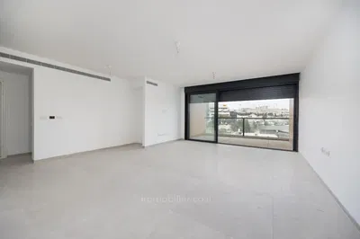 غرفة معيشة; إطلالة, أرضية من البلاط, ضوء طبيعي