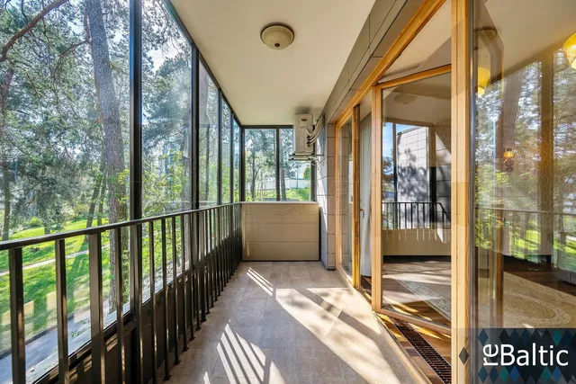 Balkon; blick, fliesenboden, tageslicht