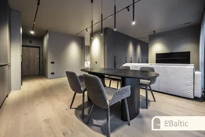 Oturma odası; modern stil, ahşap zemin, doğal ışık