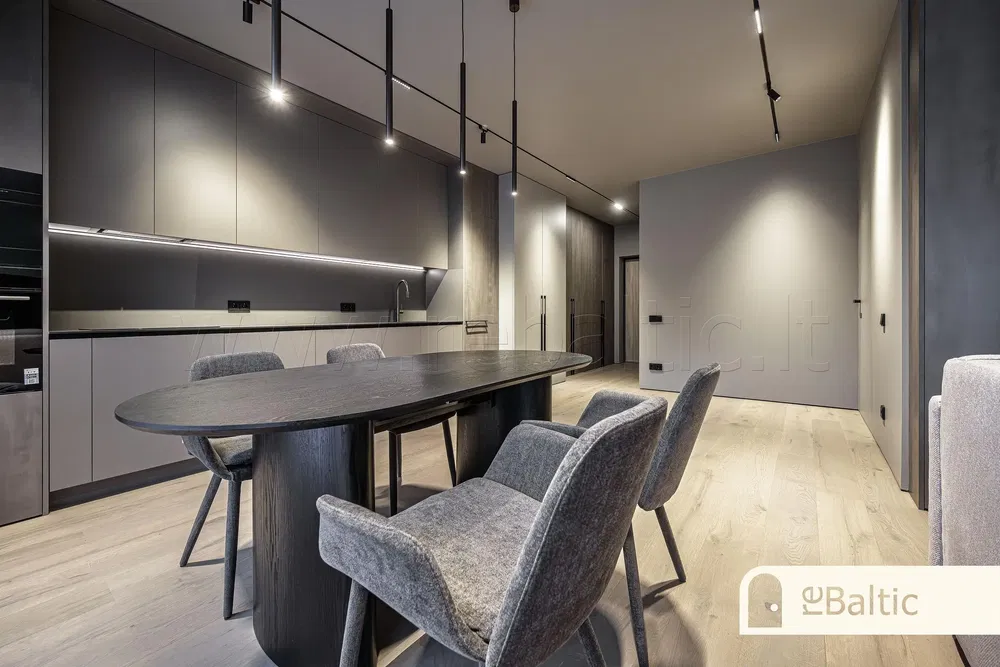 Mutfak; modern stil, ahşap zemin, tadilatlı, doğal ışık