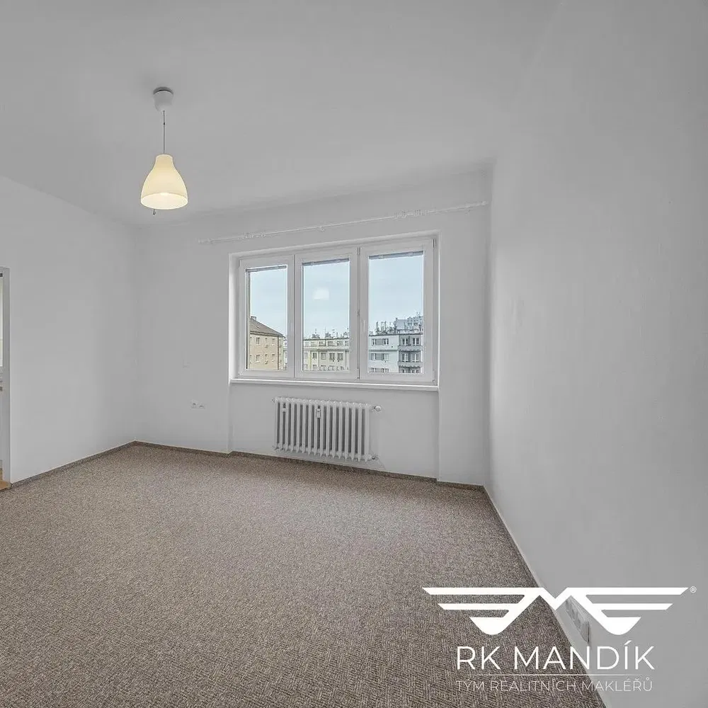 Спаваћа соба; поглед, природно светло