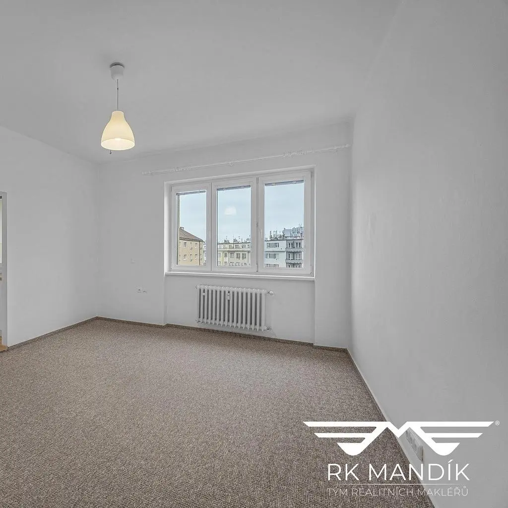 Спаваћа соба; поглед, природно светло