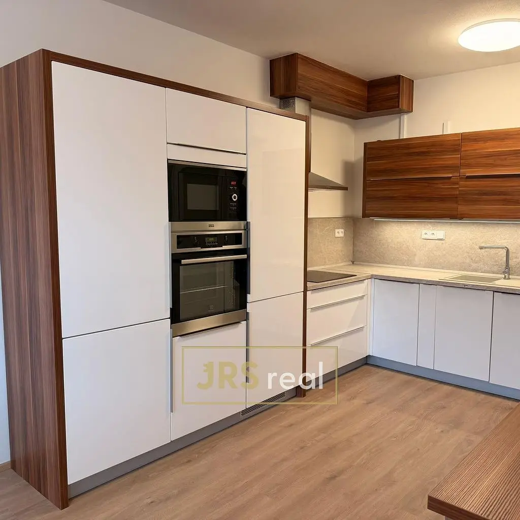 Кухня; кухненски уреди, модерен стил, ремонтиран, естествена светлина