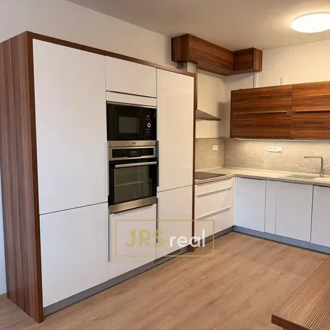 Кухня; кухненски уреди, модерен стил, ремонтиран, естествена светлина