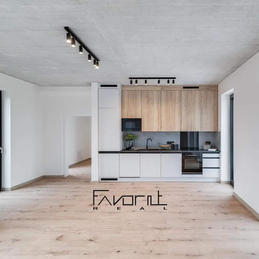 Кухня; дървен под, модерен стил, ремонтиран, естествена светлина, кухненски уреди