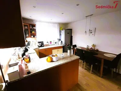 Kuchnia; sprzęt kuchenny, światło dzienne