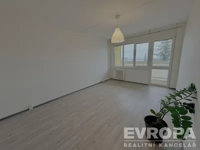 Salon; vue, lumière naturelle, parquet