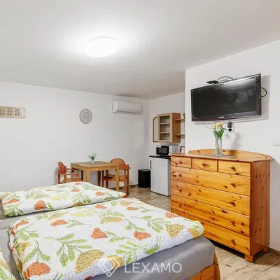 Schlafzimmer; tageslicht, moderner stil, renoviert