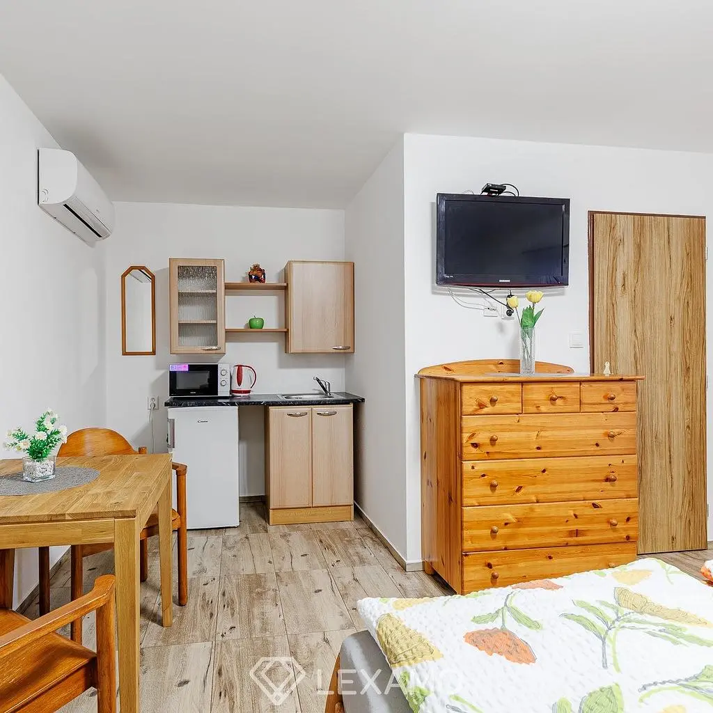 Küche; holzboden, tageslicht