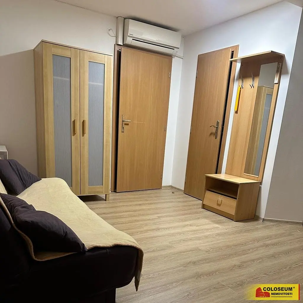 Bedroom; wood floor, modern style, natural light