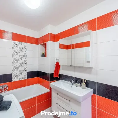 Badezimmer; fliesenboden, renoviert, tageslicht, moderner stil