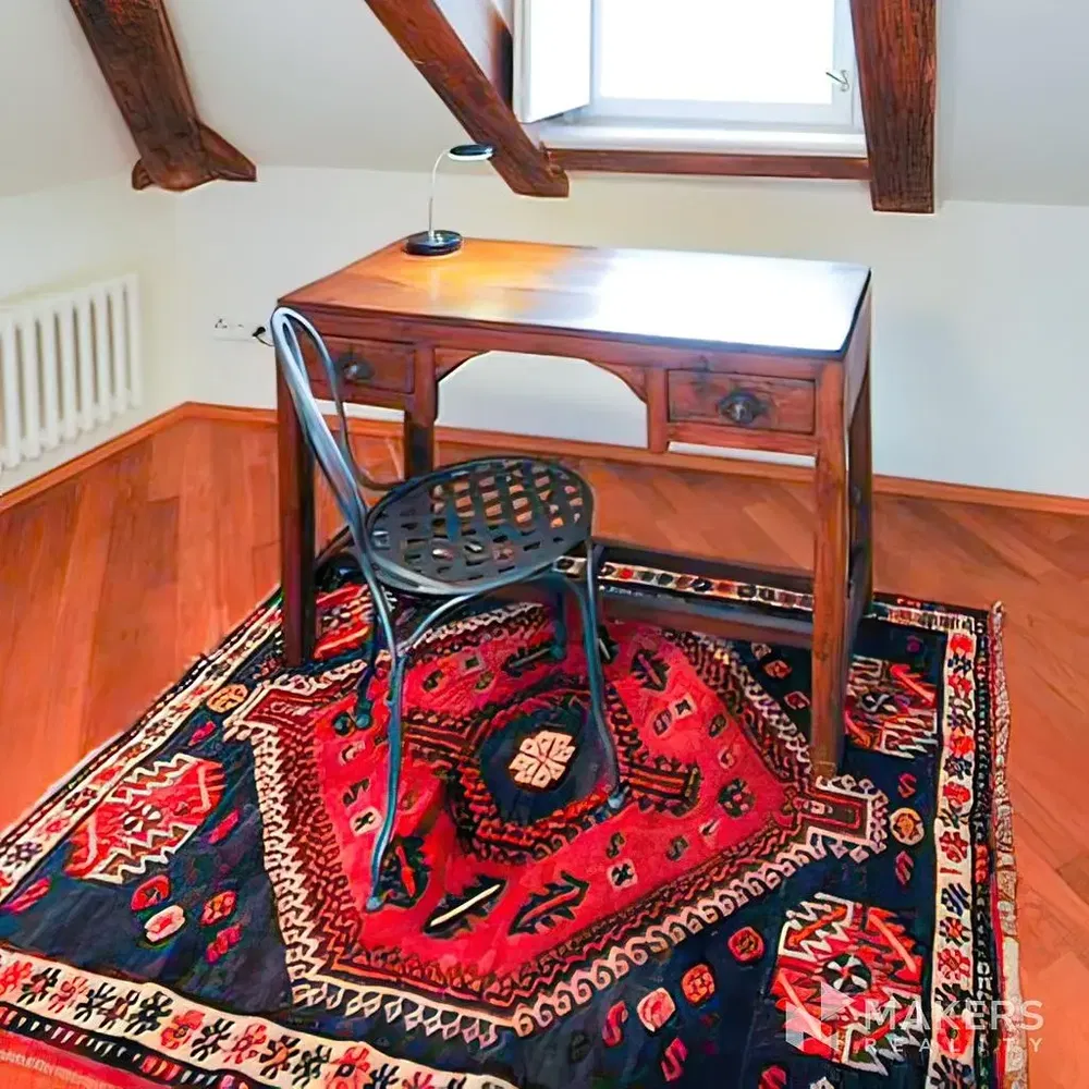 Стая; дървен под, естествена светлина, селски стил