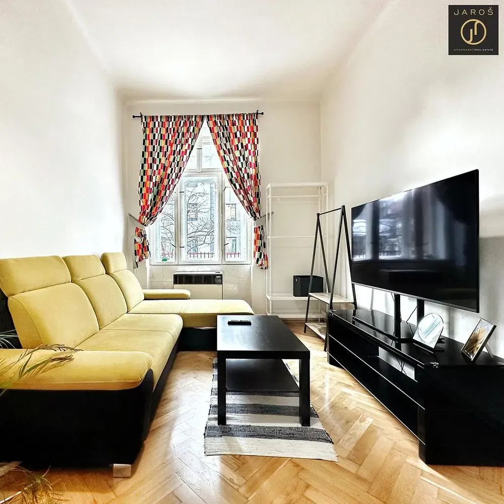 Хол; гледка, естествена светлина, модерен стил, дървен под